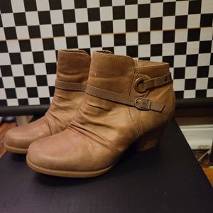 Tan Stacked hill zip booty 5.5